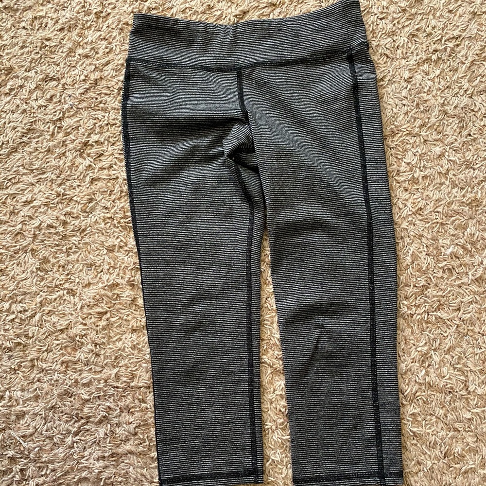 Girls old navy Capri length leggings size 10/12